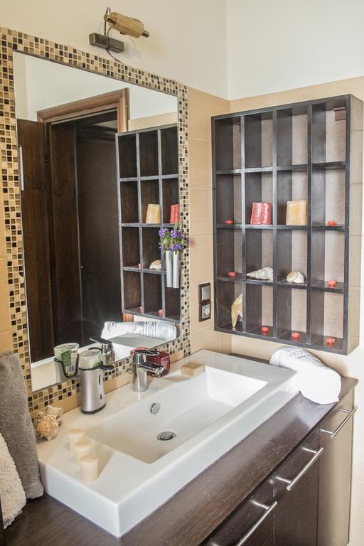 House Veggera - Private Swimming Pool Guest House Pombia Luaran gambar